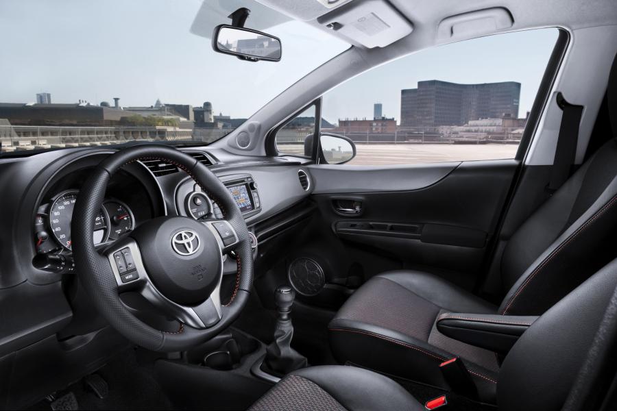  Toyota Yaris 2012 года  (фото 32 из 56)